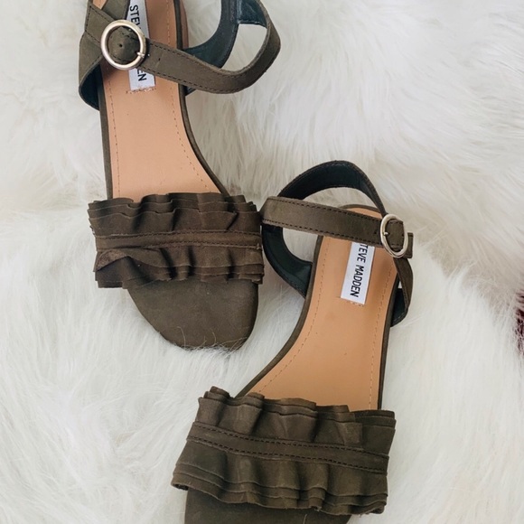 Steve Madden, Ohh-So-Pretty Olive Suede Sandals 7 - Picture 2 of 8